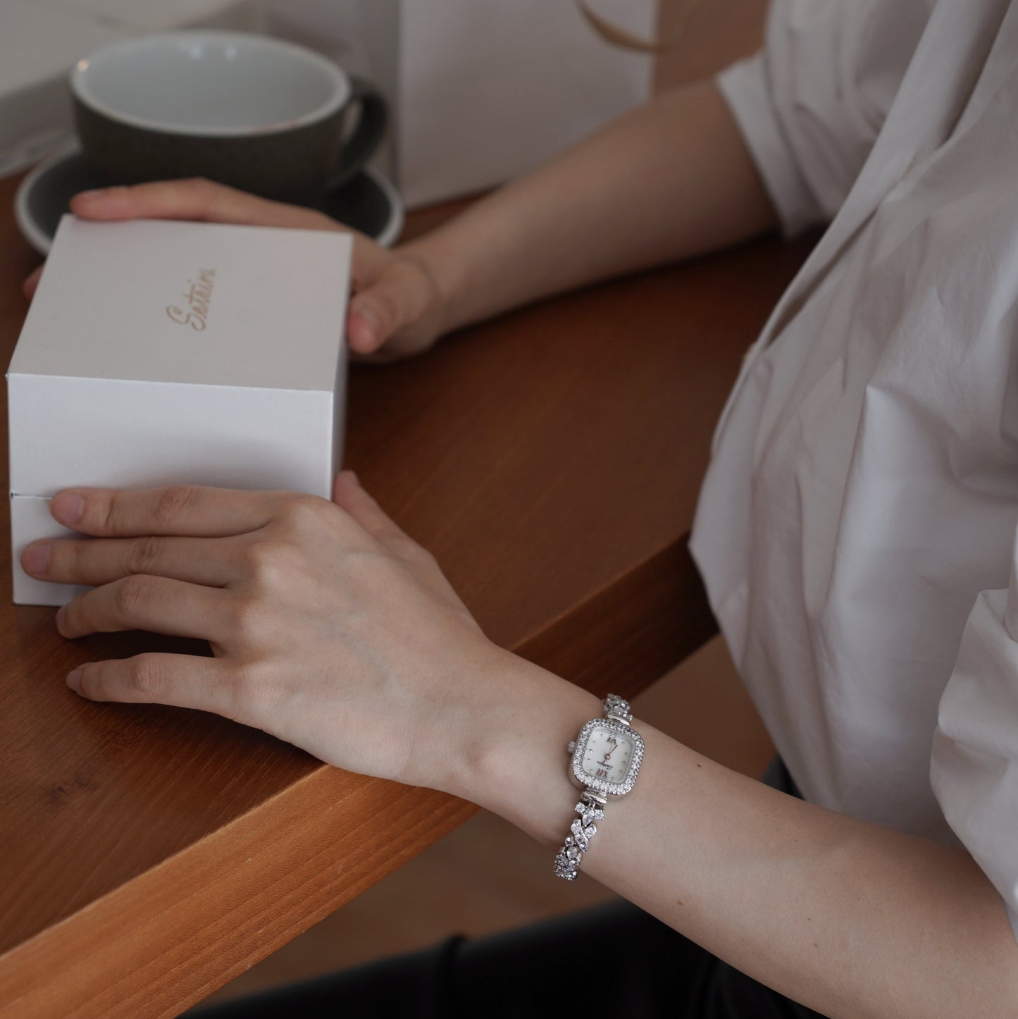 Sotoiru Square Zircon Watch