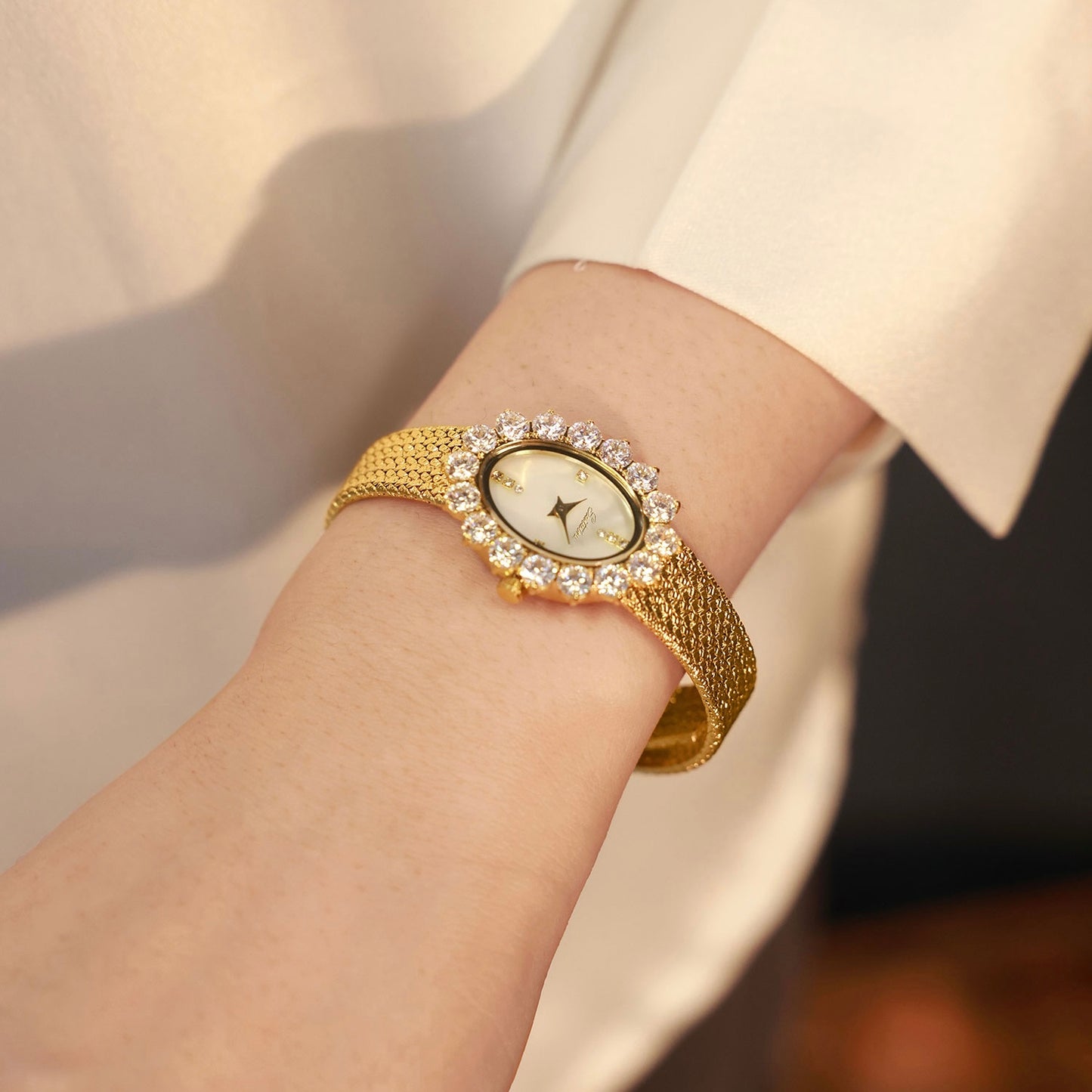 Sotoiru Radiant Mother-of-Pearl Watch