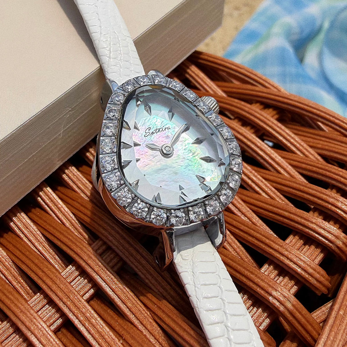 Sotoiru Dewdrop Interchangeable Straps Watch